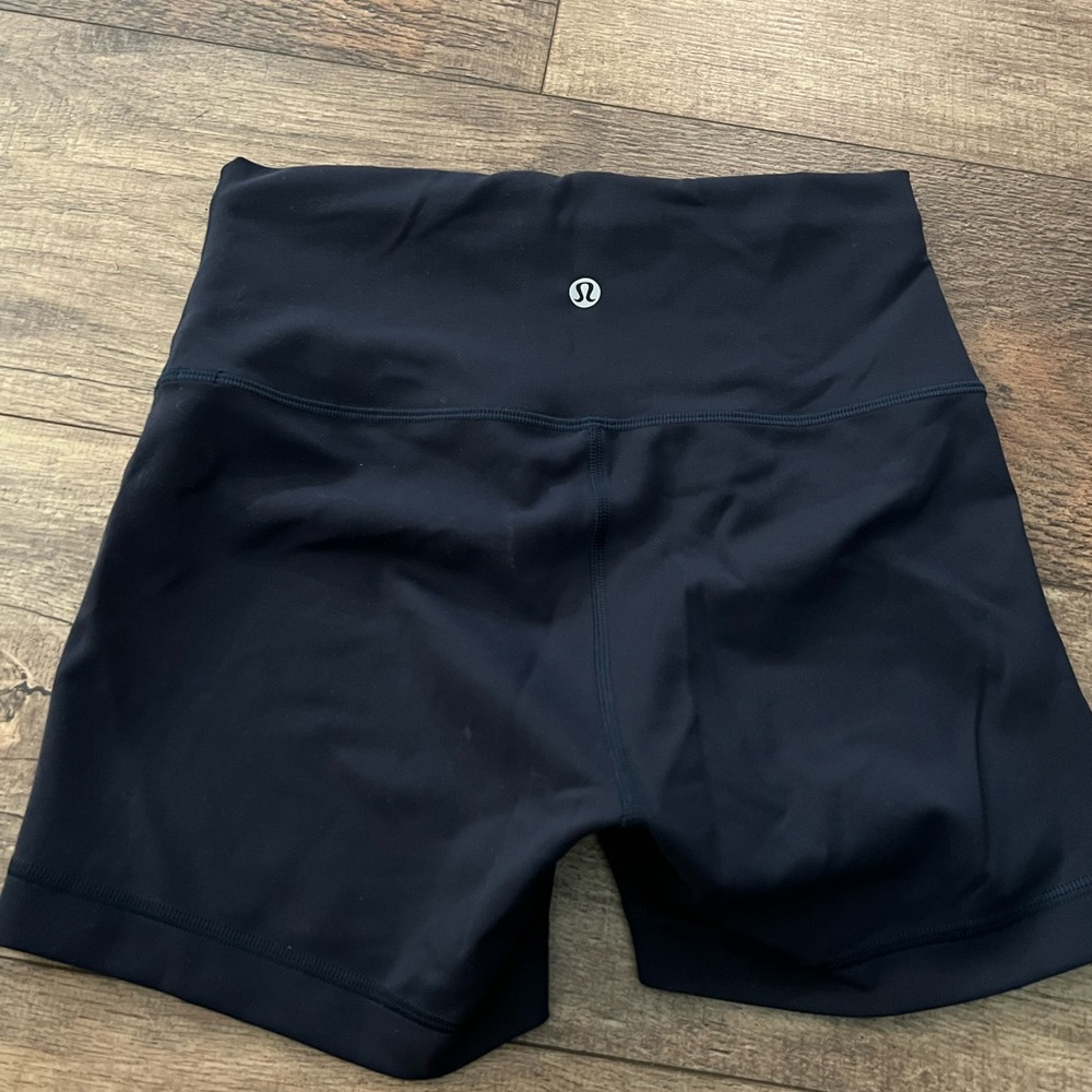 Lululemon Wunder Train 6” shorts
